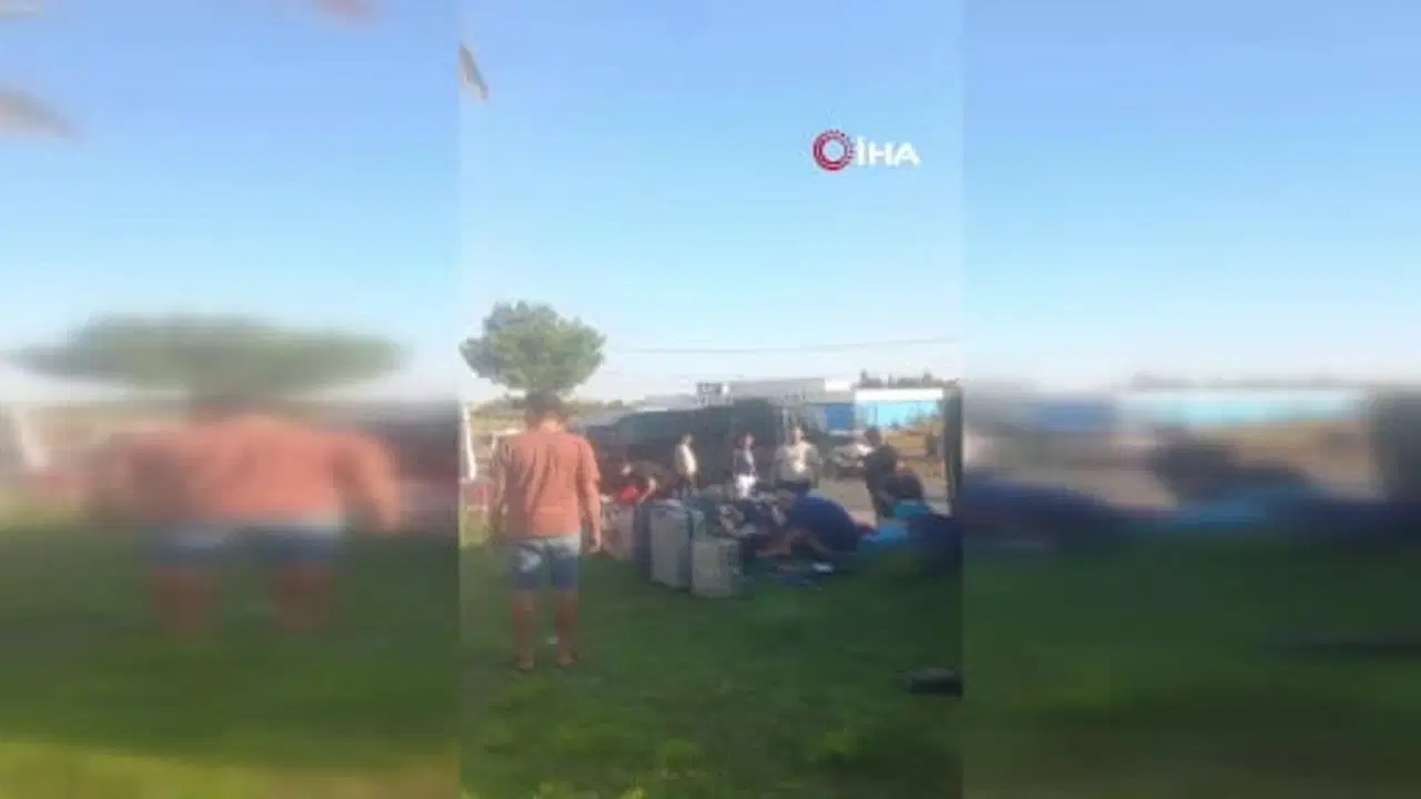 Manavgat’ta turistleri taşıyan minibüs kaza yaptı: 17 yaralı