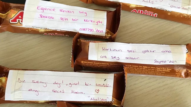 Öğrencilerden öğretmenlerine anlamlı hediye: 'Hep birlikte ayağa kalkacağız'