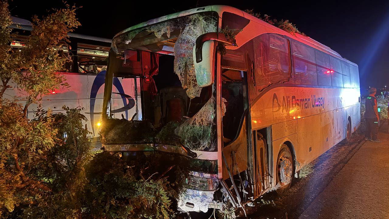 Kayseri'de feci kaza... Yolcu otobüsü ağaçlara çarptı: Ölü ve yaralılar var!