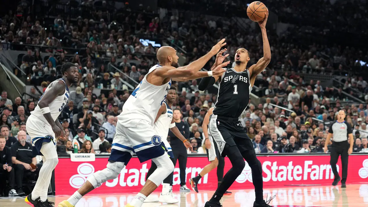 NBA'de Timberwolves'u yenen Spurs, seride öne geçti