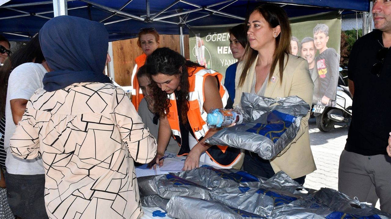 Kuşadası Belediyesi bu yıl da öğrencilerin yanında