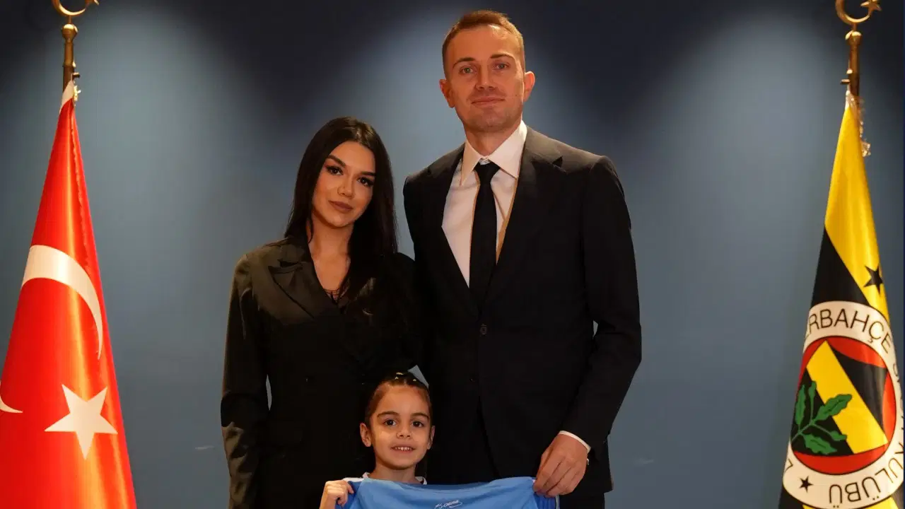 Mert Günok'tan Fenerbahçe paylaşımı: 'Ve gün gelir herkes evine döner'