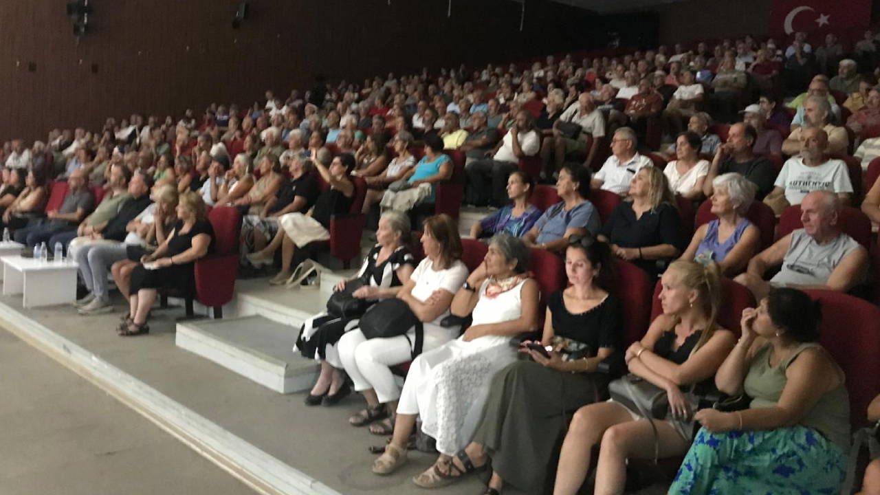Edremit’te 'Yan Yana' Buluşması: Yüzlerce Kişi Körfez Forumu'nda Bir Araya Geldi