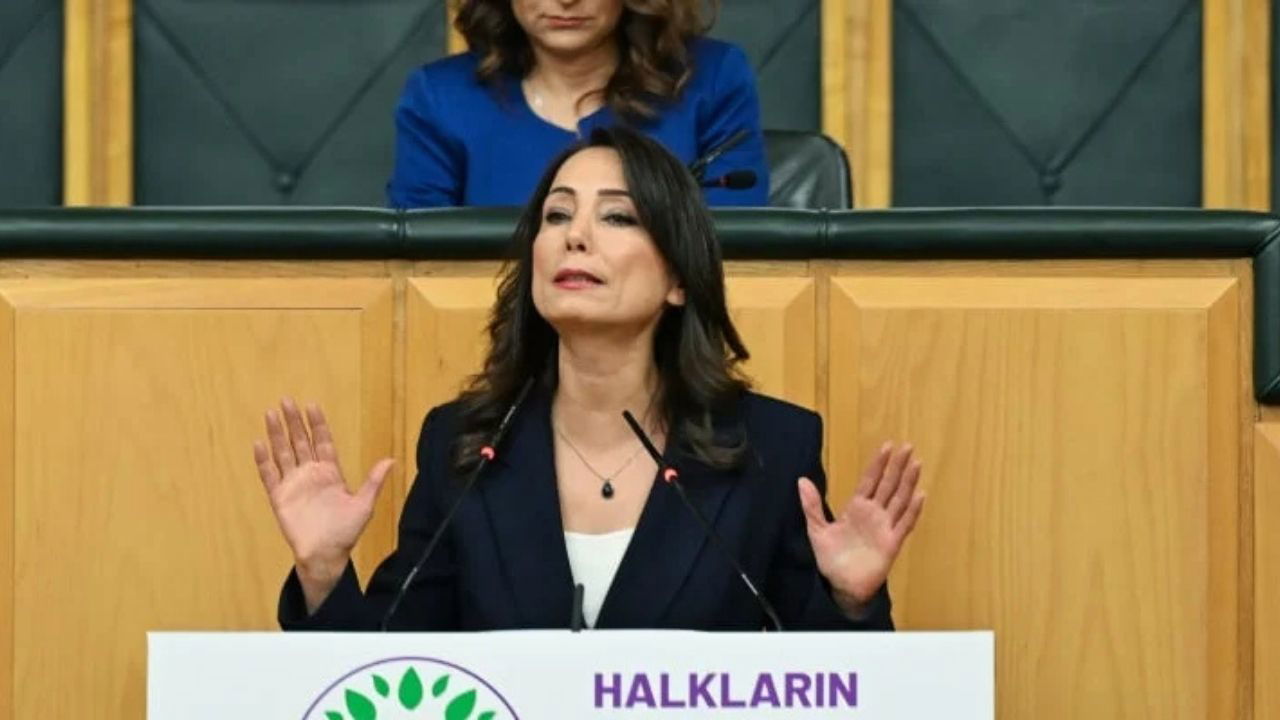 DEM Grup toplantısında konuşan Hatimoğulları: ‘Ertelenen adımlar için engel kalmadı’