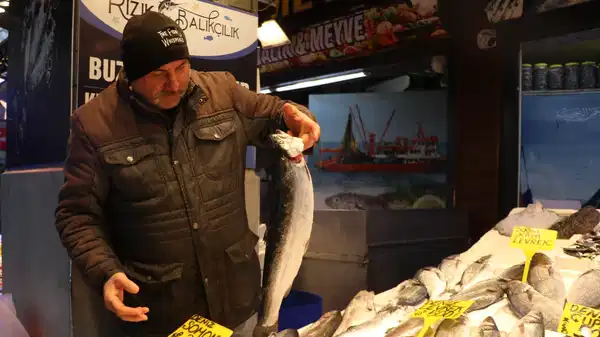 Hamsi krallığını devretti: 100 liralık fiyatı ile tezgâhın yeni gözdesi oldu!