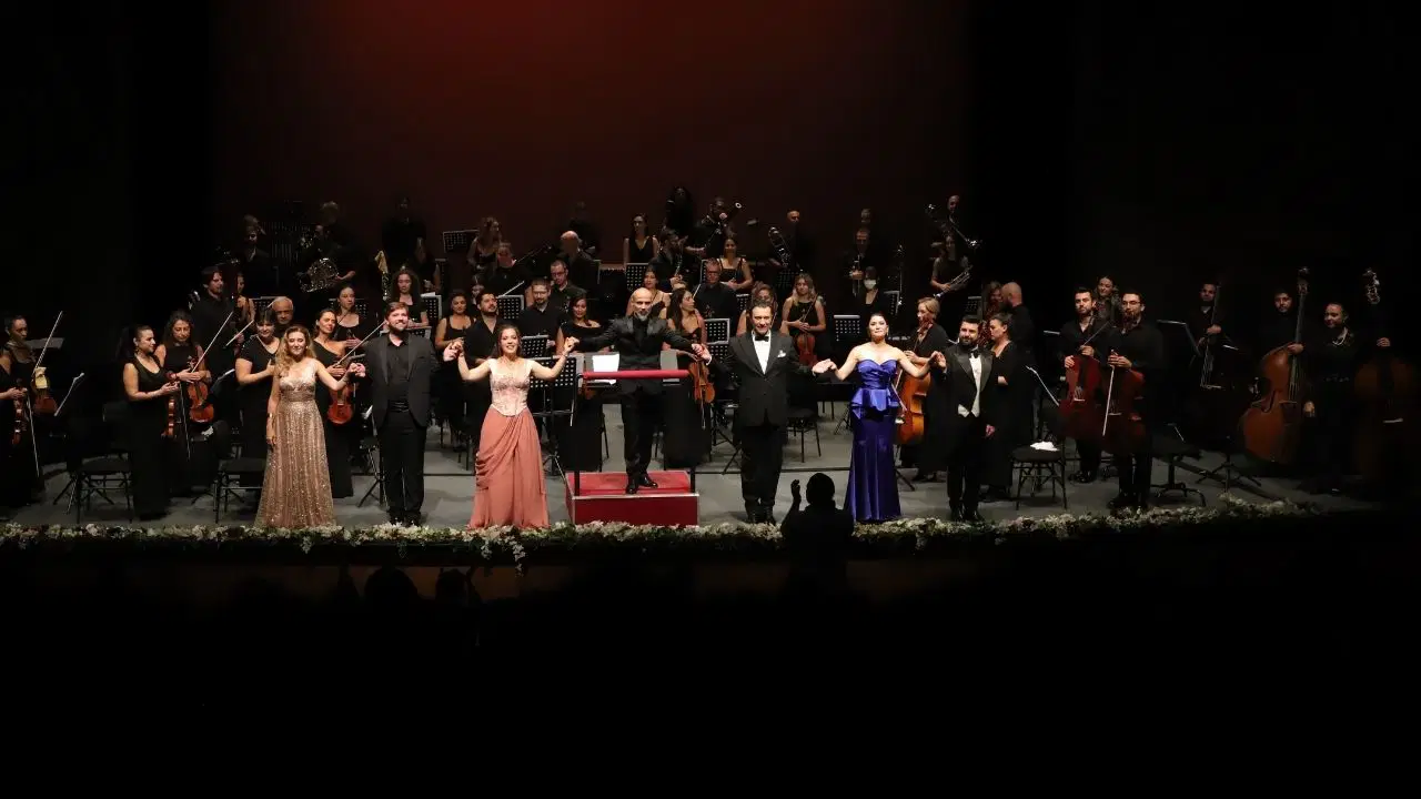 Samsun Devlet Opera ve Balesi 'Gala Konseri'ni sanatseverlerle buluşturdu