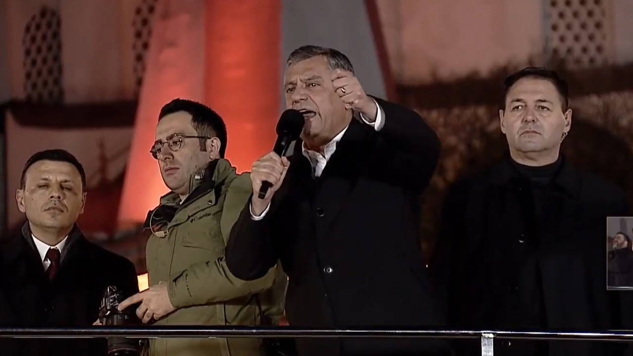 'Milletin İradesi' Bağcılar'da... Özgür Özel'den Erdoğan'a '29 Mart' teklifi: 'Sen yenersen siyaseti bırakıyorum!'