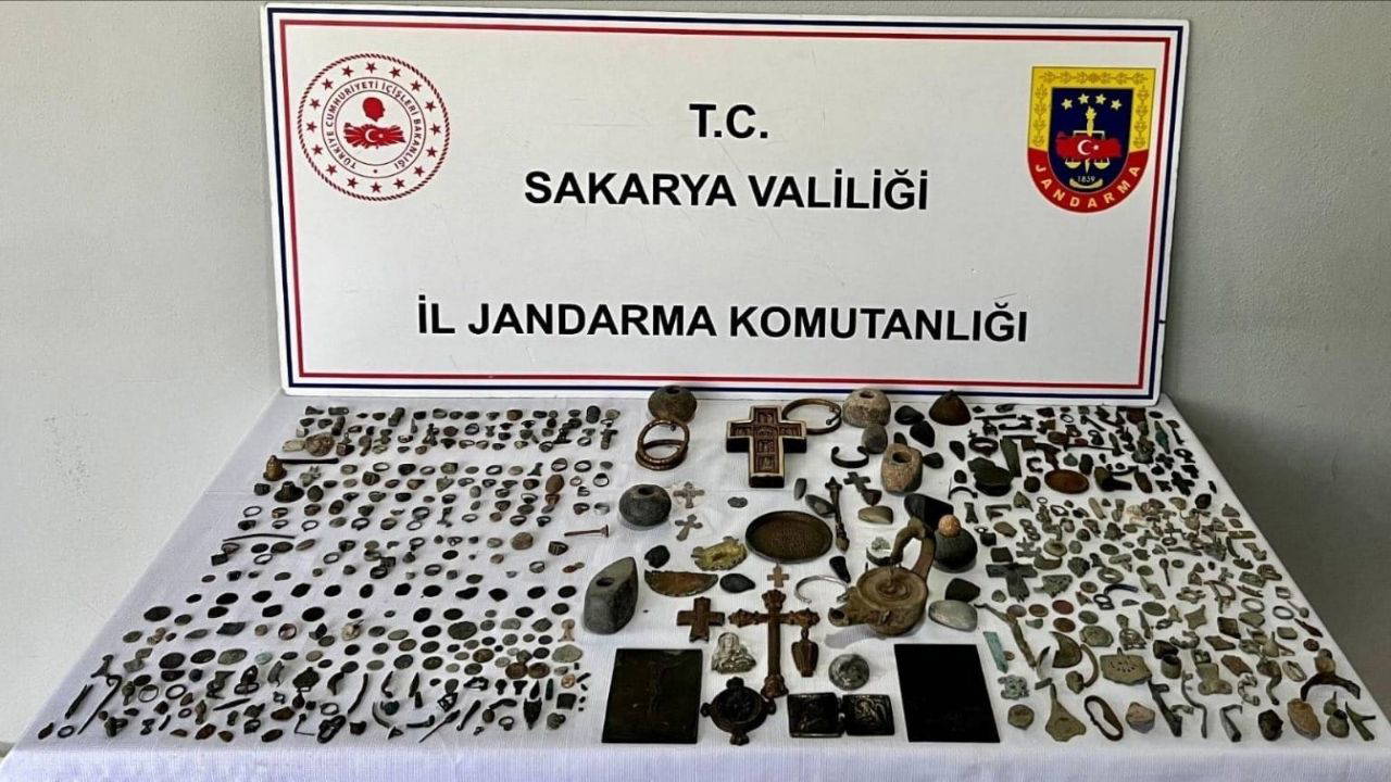 Sakarya'da 'Anadolu Mirası' operasyonu; 589 parça tarihi eser ele geçirildi