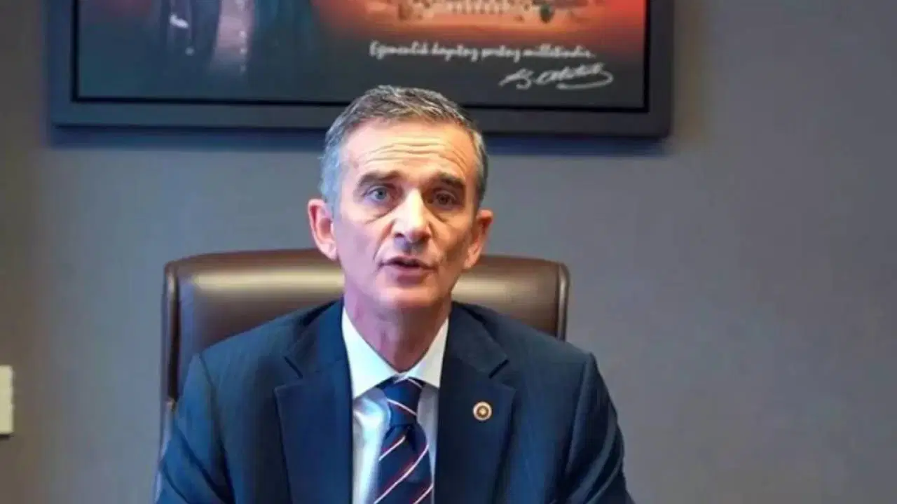 ’Nutuk okuyan öğrencisine ‘İngiliz Kemal’in kitabını okuma’ diyen öğretmeni sordu