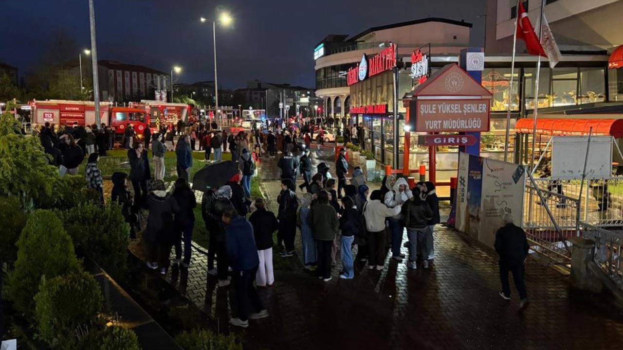 Öğrenci yurdunda yangın paniği! Öğrenciler sokağa döküldü
