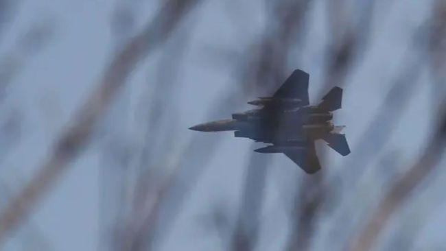 CBS News: İran'da düşürülen ABD'ye ait savaş uçağındaki iki pilottan biri kurtarıldı