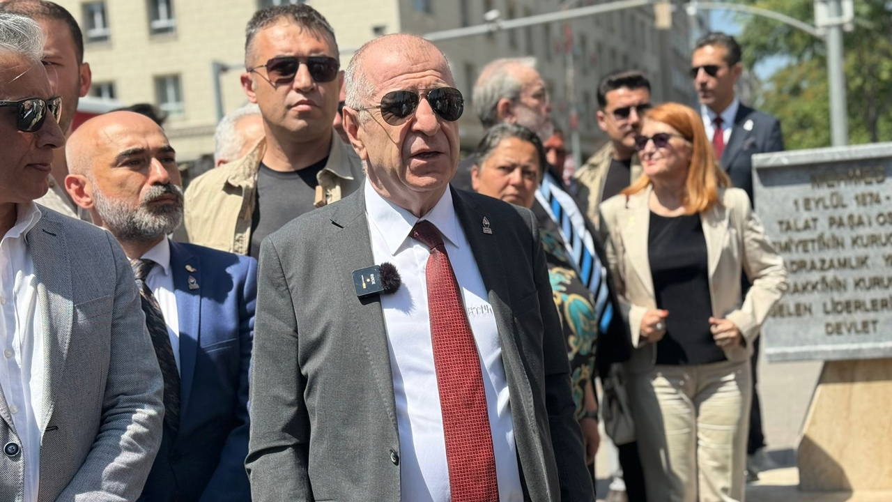 Ümit Özdağ'dan 'Talat Paşa Anıtı'na ziyaret: 'DEM'li milletvekili hakaret etti, bu, kabul edilebilir değil'