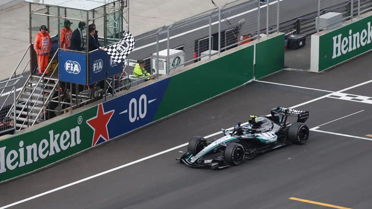 Formula 1 kariyerinin ilk galibiyetini aldı... 