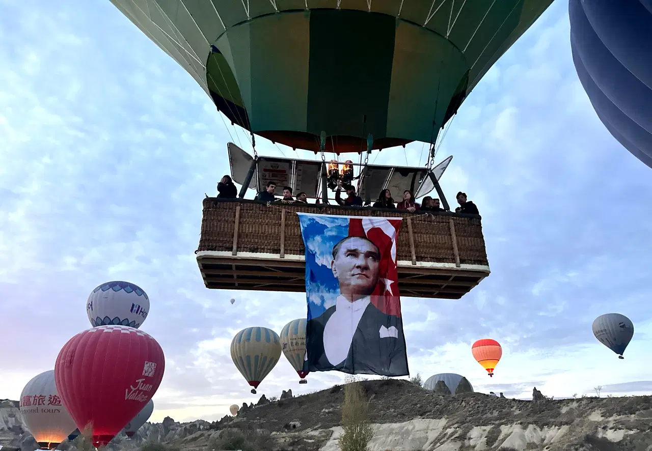 81 ilde saat 9'u 5 geçe hayat durdu... Sonsuz minnet, sonsuz sevgi: Türkiye Ata'sını özlemle andı