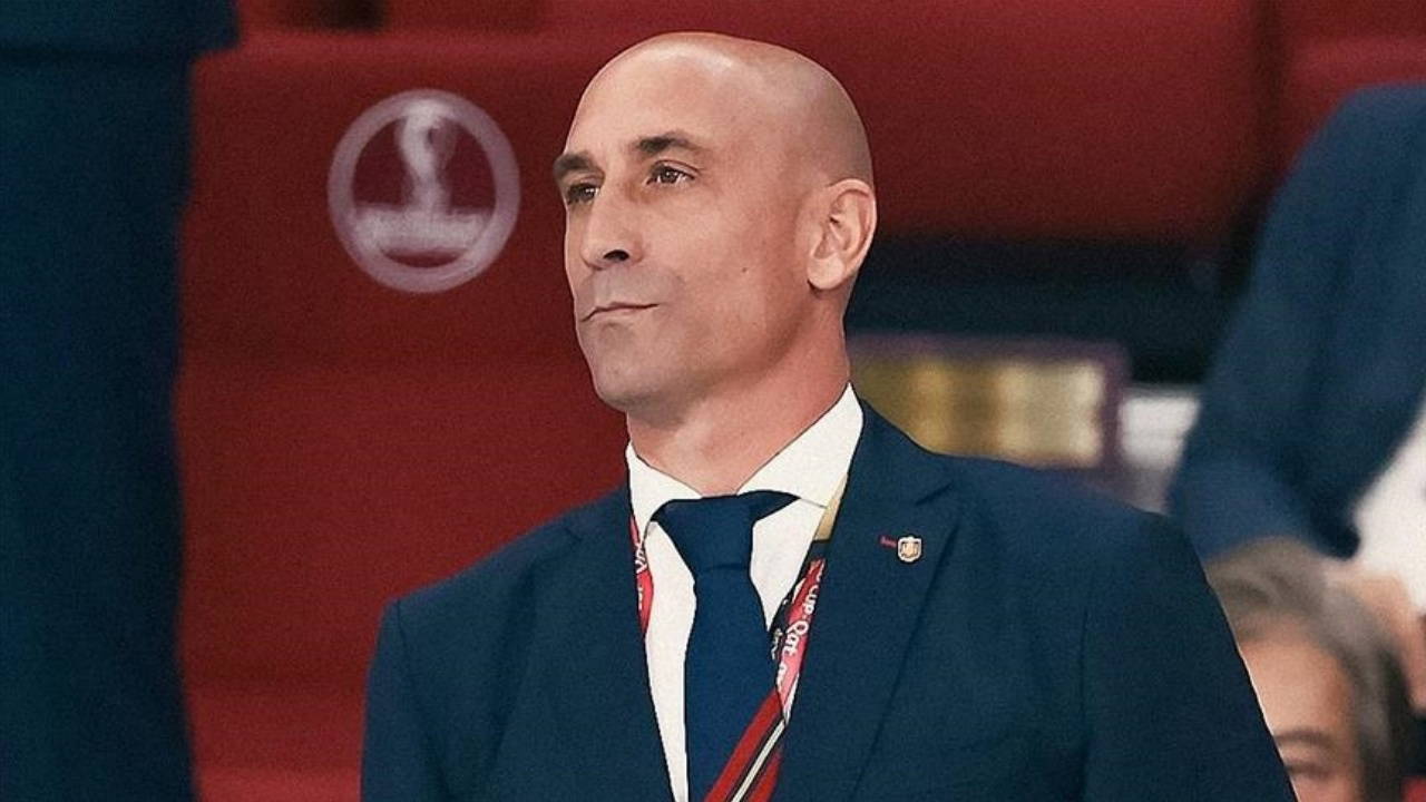 Eski İspanya Futbol Federasyonu Başkanı'na yumurtalı saldırı!