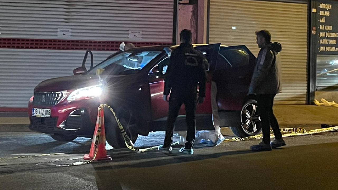 İstanbul'da dehşet... Araç içerisinde kurşun yağdırdı: Yaralı ve ölüler var!