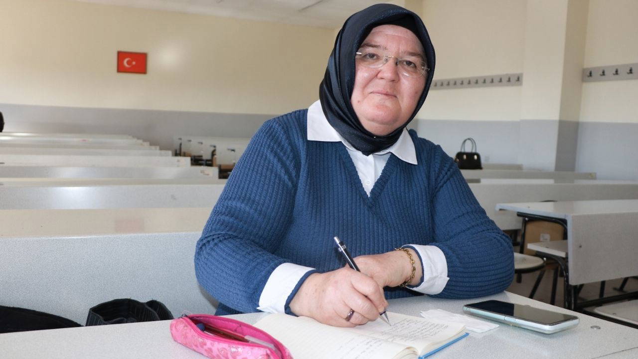 ‘Kız çocuğu okuyacak da ne olacak’ dediler: İlkokul mezuniyetinden 41 yıl sonra üniversiteye başladı