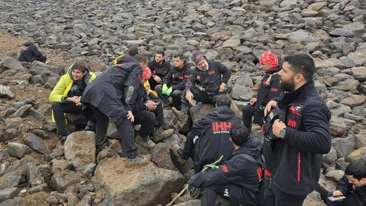 Kayıp çocuk toprağa yarı gömülü halde bulundu!