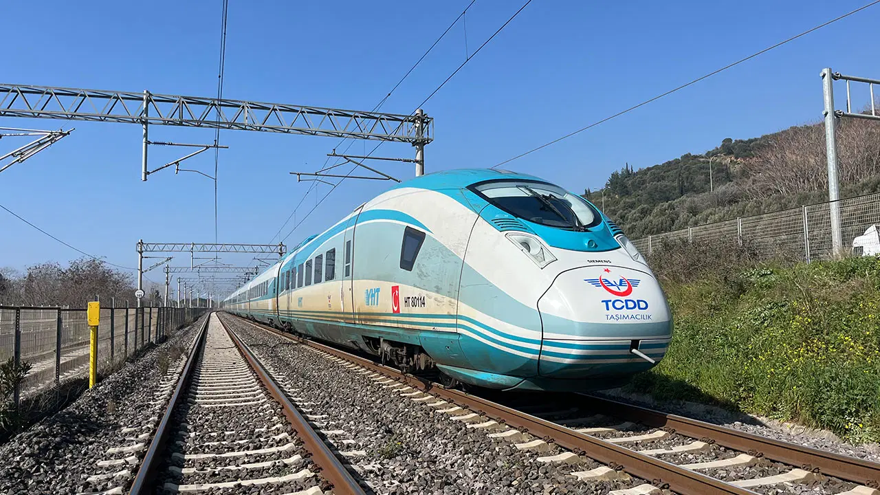 Kocaeli’de Yüksek Hızlı Tren'in çarptığı yaya hayatını kaybetti