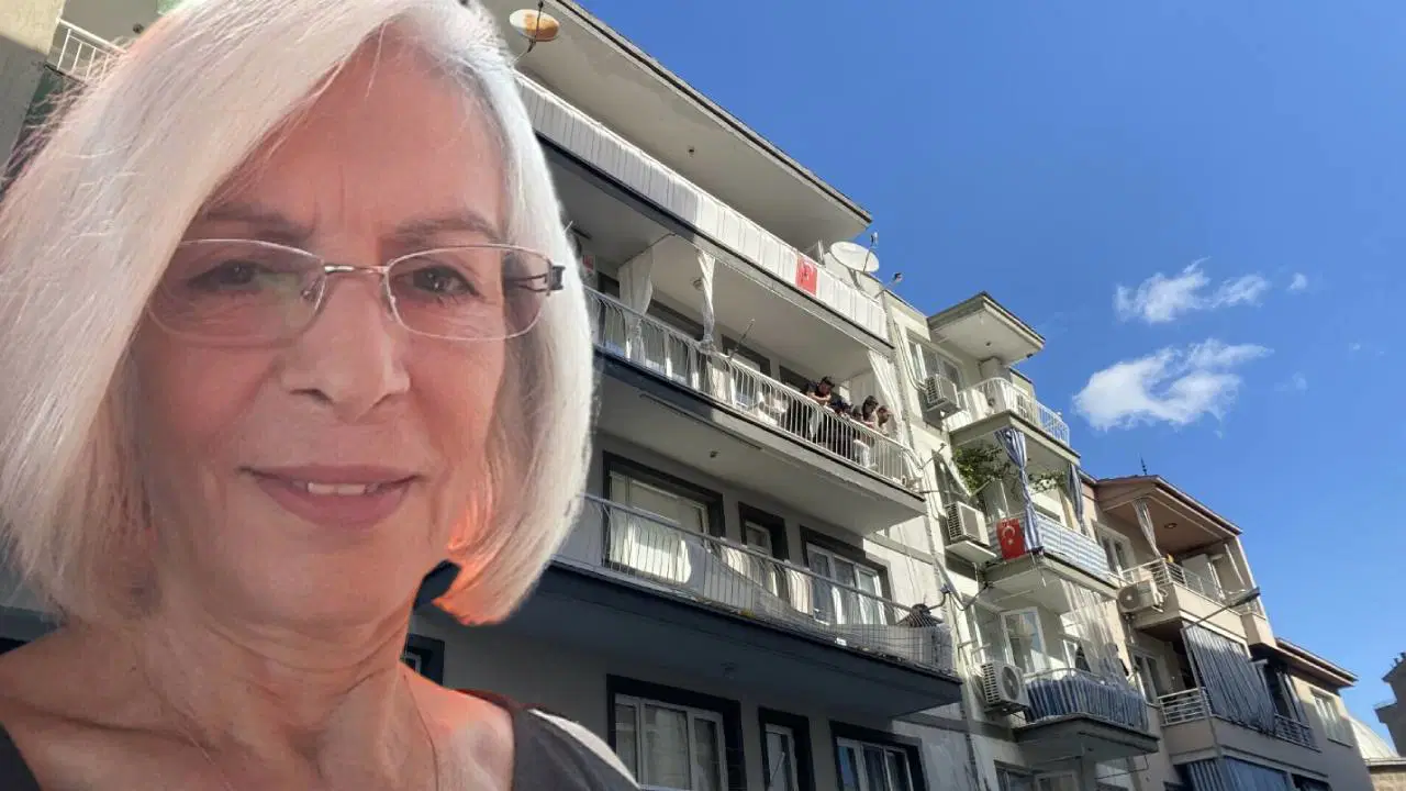 Manisa'da dehşet... Uykusunda boğazını kesti, torununu arayıp haber verdi!