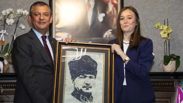 CHP lideri Özgür Özel’den tedavisi süren Gülşah Durbay'a ziyaret