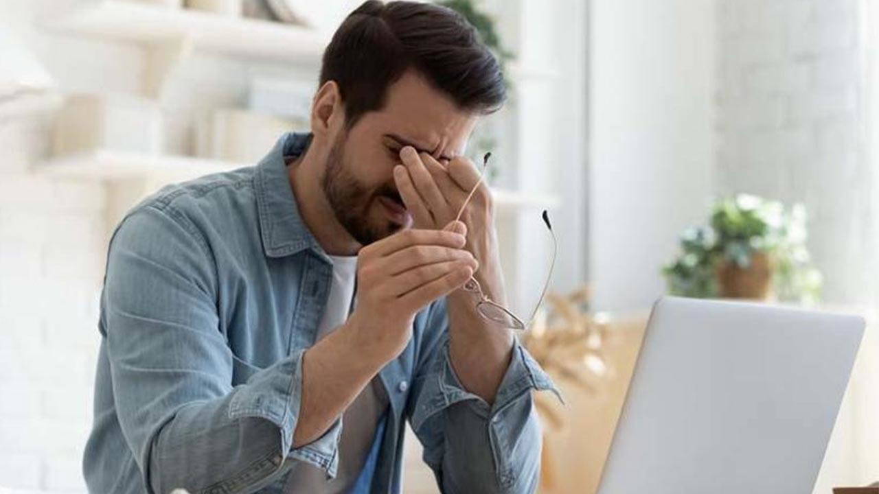  ‘Uzun süre ekrana bakmak göz ve kas sistemini zorluyor’