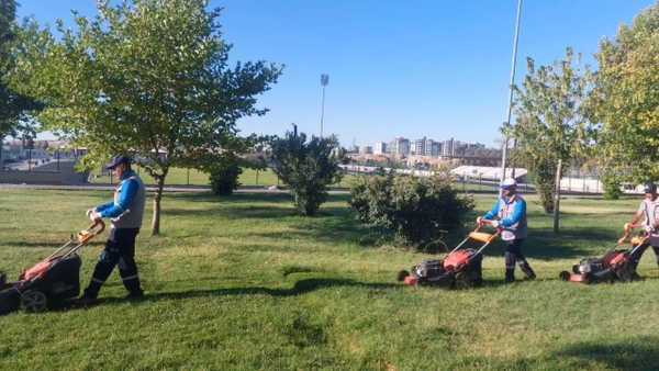 Adıyaman Belediyesi, parklarda bakım ve temizlik çalışmalarını sürdürüyor