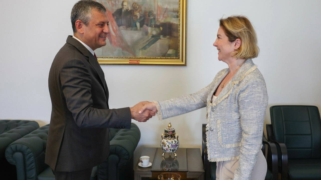 Çorlu Tren Faciası’nda oğlunu kaybeden Mısra Öz, CHP’ye katıldı