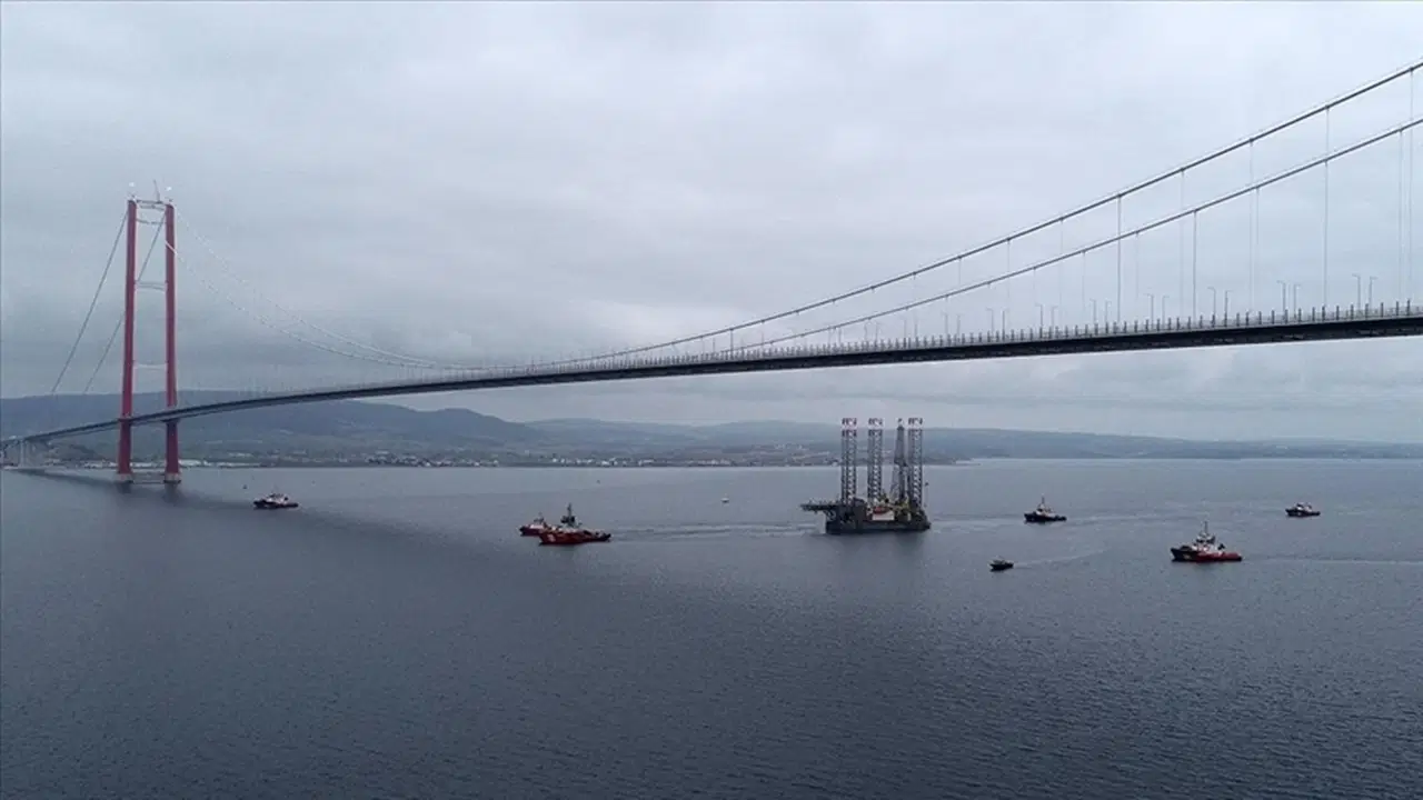 Çanakkale Boğazı'nda transit gemi geçişleri yeniden başladı