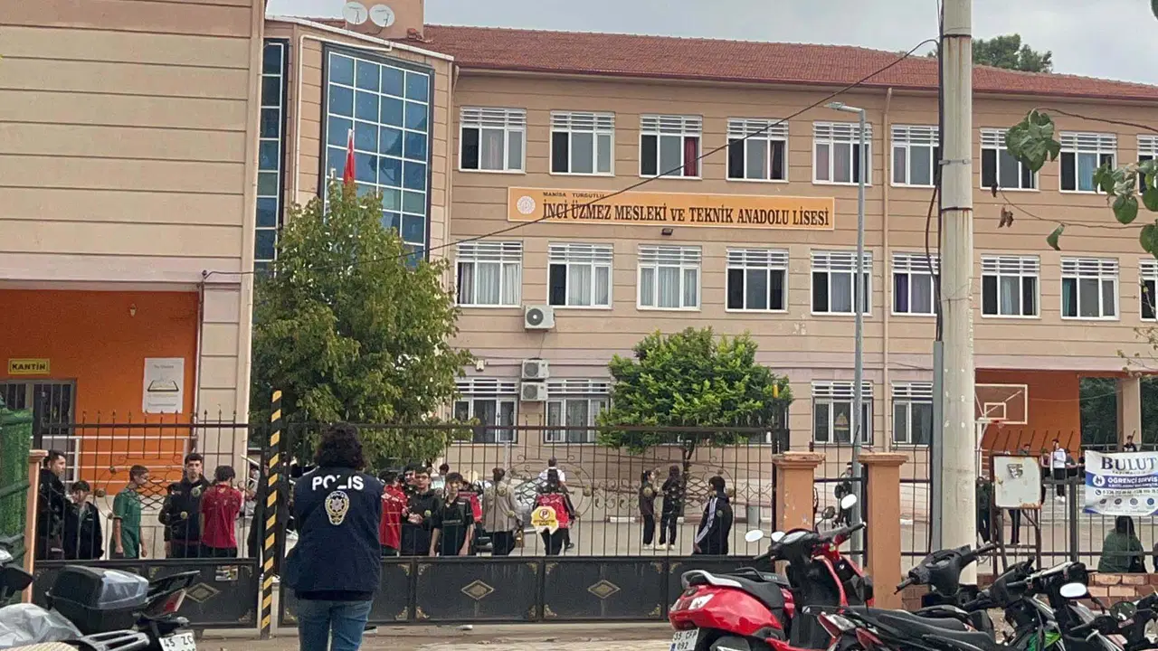Manisa'daki okulda 'silahlı saldırı' sonrası ilk ders