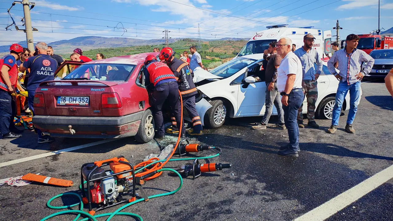 Pamukova’da feci kaza: 1’i ağır 7 yaralı