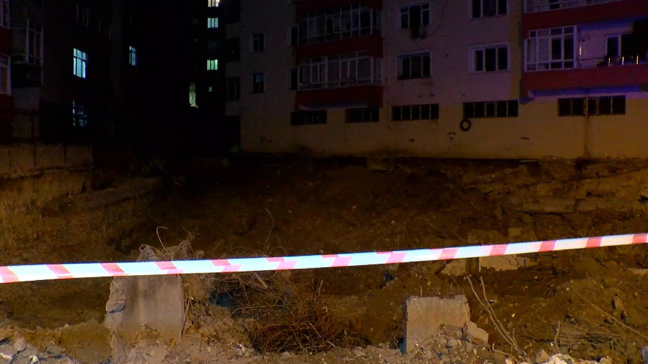 İstanbul'da temel kazısı toprak kaymasına yol açtı: 17 dairelik bina tahliye edildi, mühürlendi!