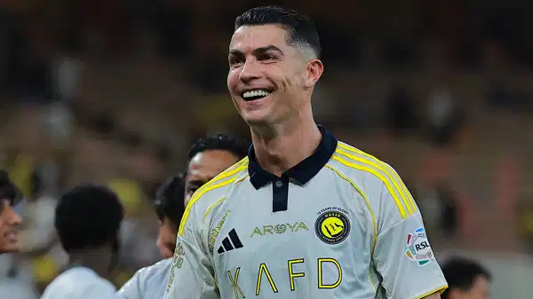 Yeni sözleşme imzalayan Cristiano Ronaldo tarihe geçti!