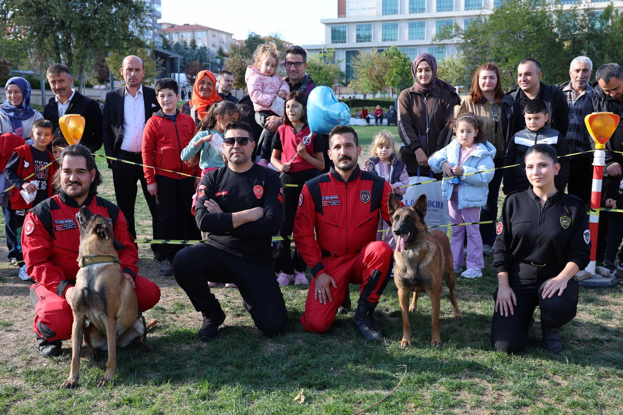 Kırıkkale’de arama kurtarma köpekleri hünerlerini sergiledi