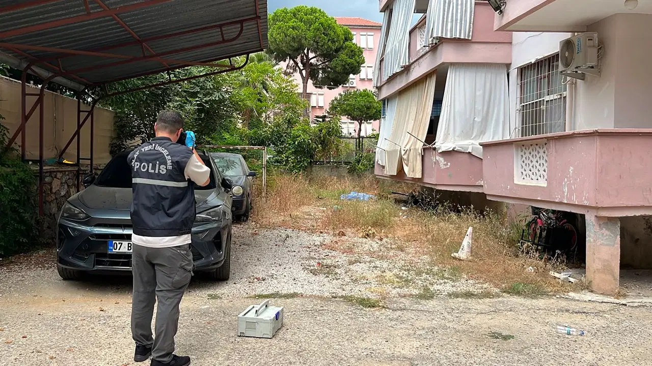 Alanya'da 82 yaşındaki kadın balkondan düşerek hayatını kaybetti: İnceleme başlatıldı