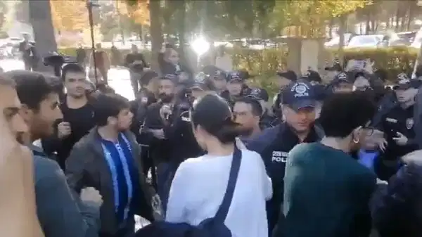 Hacettepe Üniversitesi yemekhanesinde ‘rezervasyon’ dayatması: Öğrencilerin protestosuna polis müdahale etti 