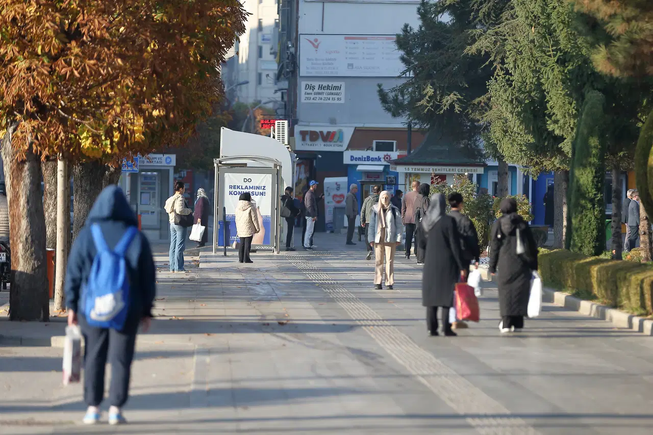 81 ilde saat 9'u 5 geçe hayat durdu... Sonsuz minnet, sonsuz sevgi: Türkiye Ata'sını özlemle andı