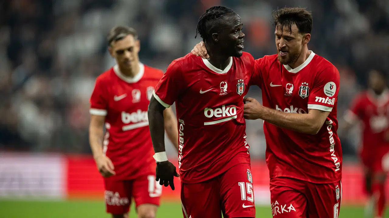 Dev derbinin ardından Süper Lig'de şampiyonluk ihtimalleri tamamen değişti