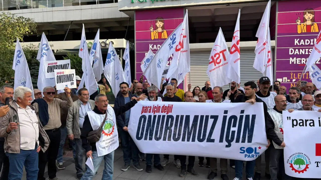 Emekliler sokağa indi: 'Bu mücadele bize Şekeroğlu'nun emaneti'