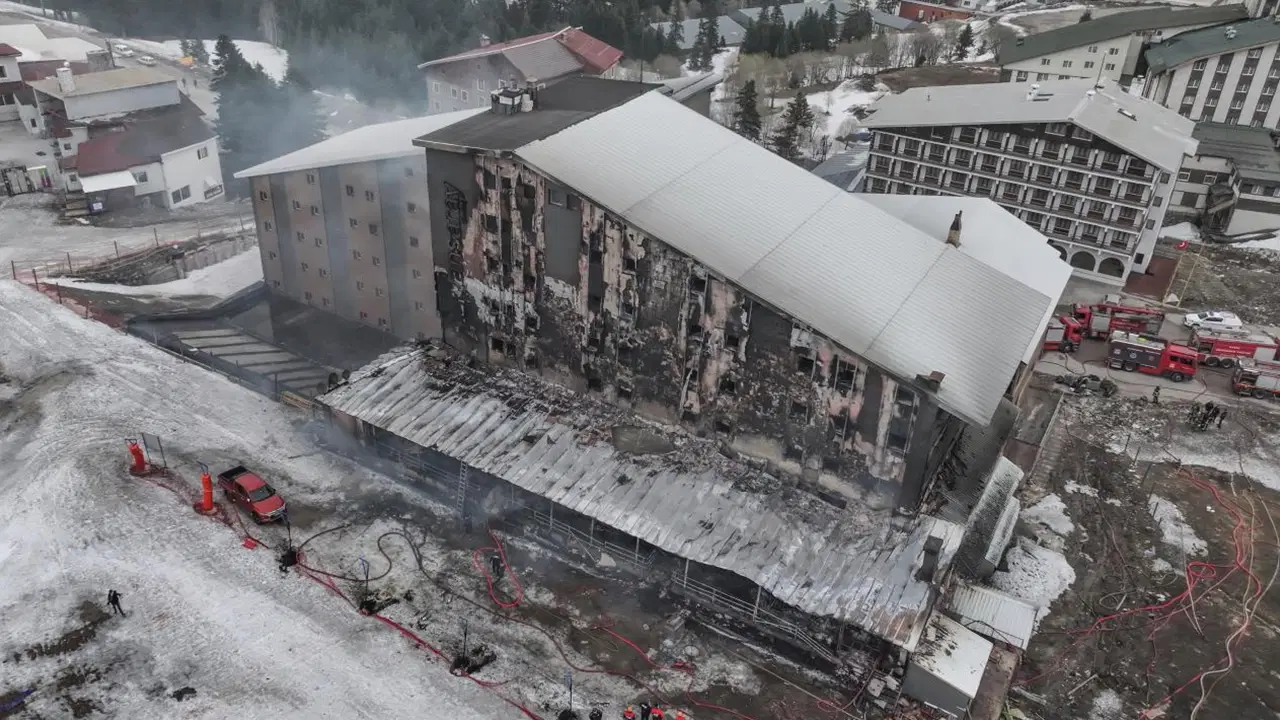 3 kişinin öldüğü Uludağ'daki otel yangınında avukattan skandal iddia: 'İtfaiye aracında su yoktu'