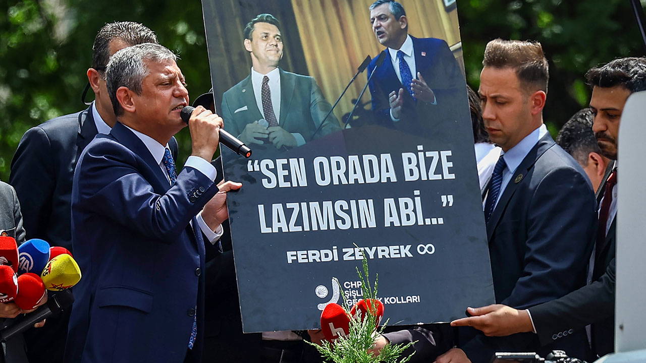 Özgür Özel'den Vatandaşlara: 'Darbeyi TBMM Önünde Durdurdunuz'