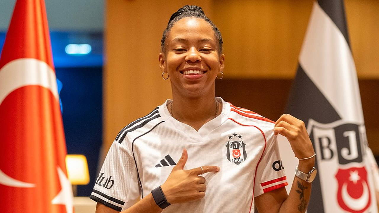 Beşiktaş Kadın Futbol Takımı'ndan 6 imza!