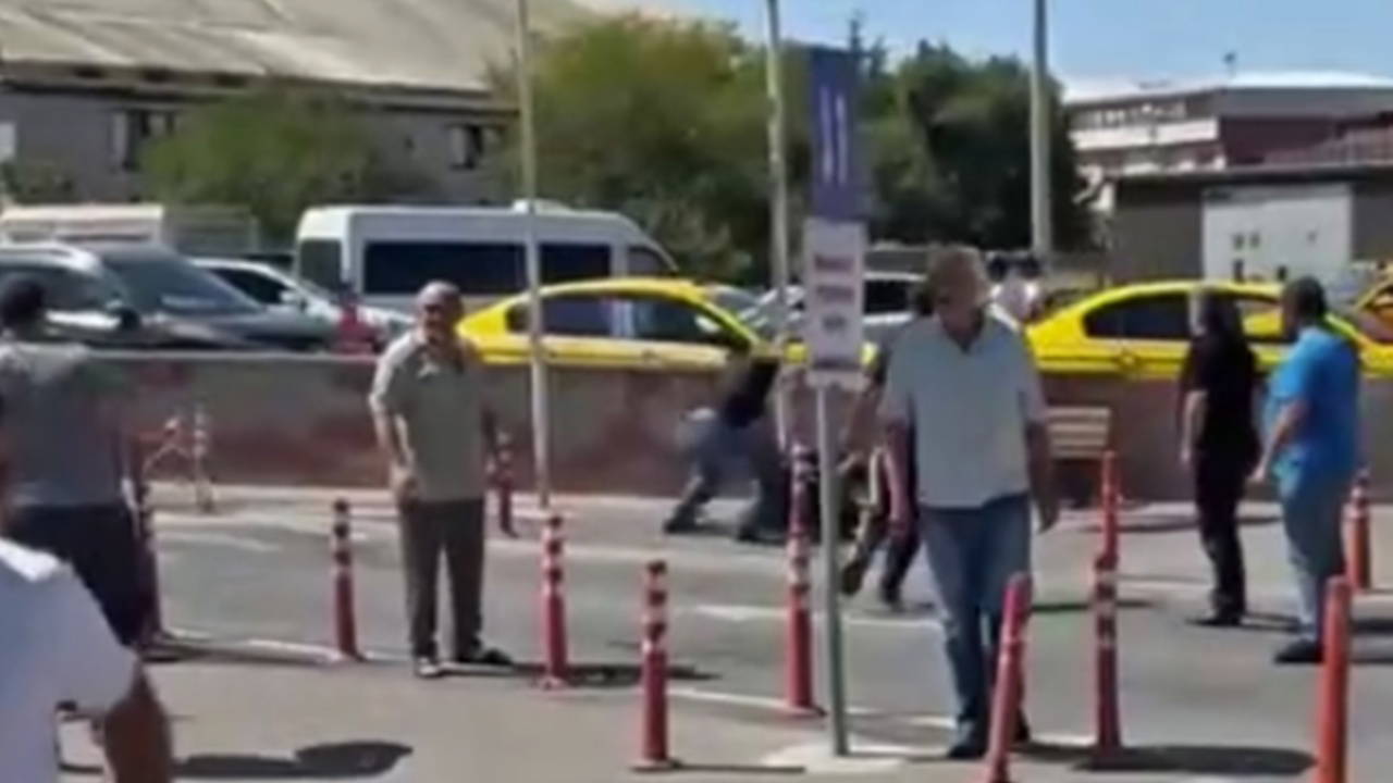 Korsan taksi tartışması bıçaklı kavgaya dönüştü: 2 yaralı