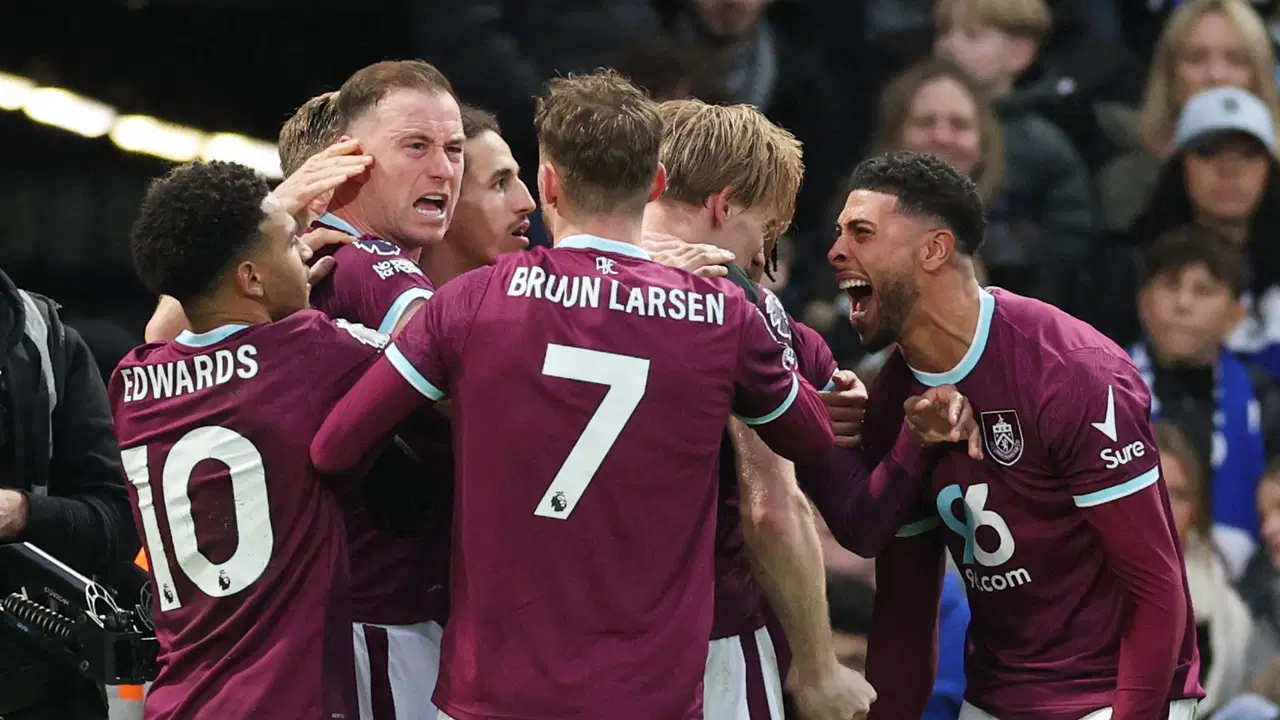 Burnley, Chelsea karşısında 1 puanı 90+3'te aldı!