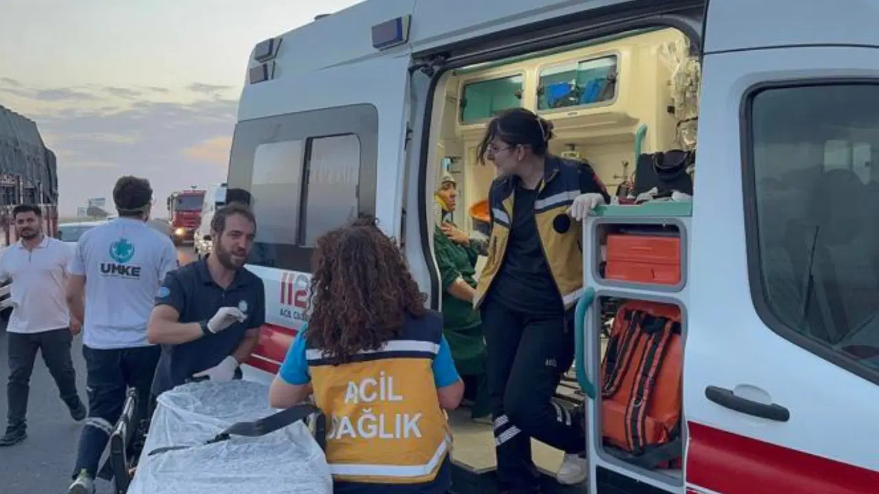 Kum fırtınasında zincirleme kaza; 16 yaralı