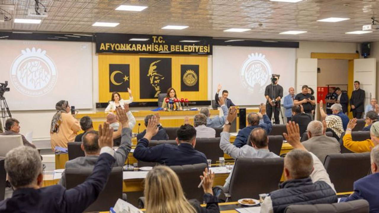 Afyonkarahisar'da CHP’li meclis üyesine 'para dolu çanta' soruşturması!