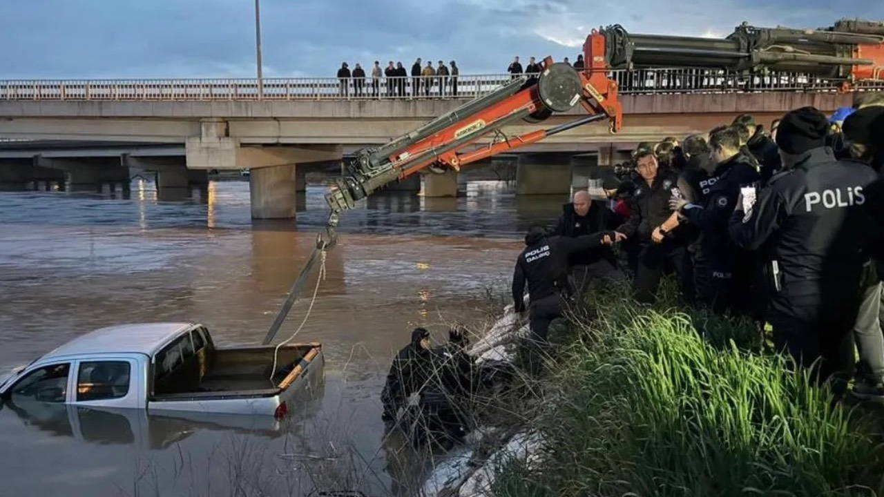 Kısayol can aldı: Derede sürüklenen sürücü hayatını kaybetti