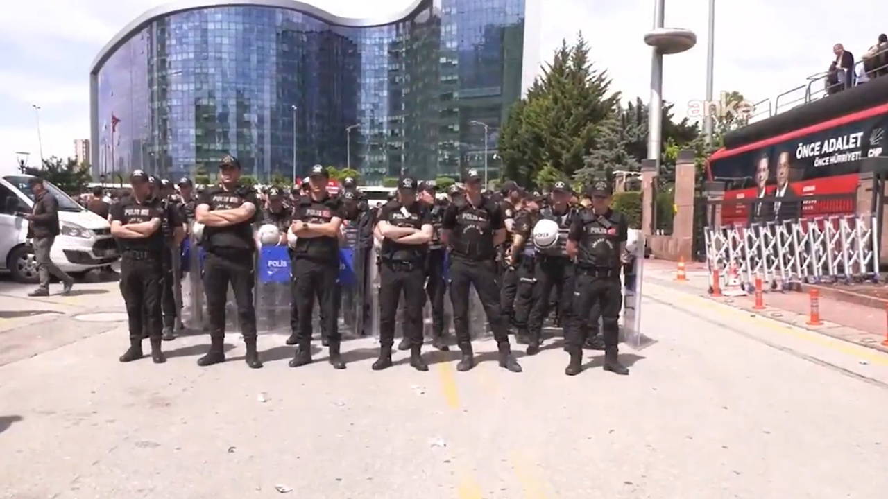 Müdahale hazırlığı mı? Valilik açıklaması sonrası CHP Genel Merkezi'nde polis hareketliliği