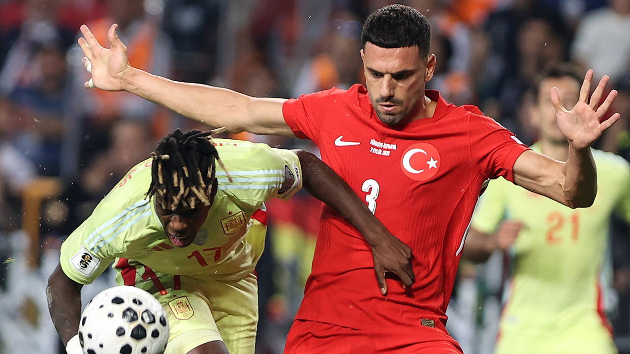 Konya'da taraftarlardan A Milli Takım'a tepki!