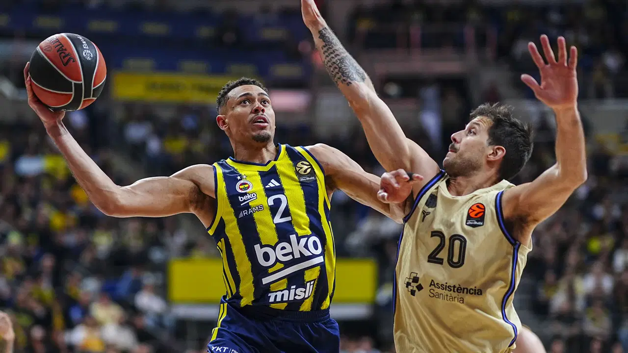 Fenerbahçe Beko kendi evinde Barcelona'yı devirdi!